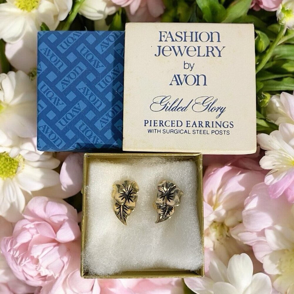 Avon Vintage Gilded Glory Flower 1980's Pierced Earrings - Picture 3 of 4